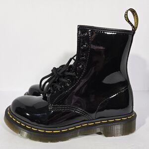 NWOB Dr. Martens Black Patent Leather Combat Boots Lace Up Wmns US 7 UK 5 EU 38